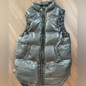 Coatology Sleek Black Quilted Vest for Women